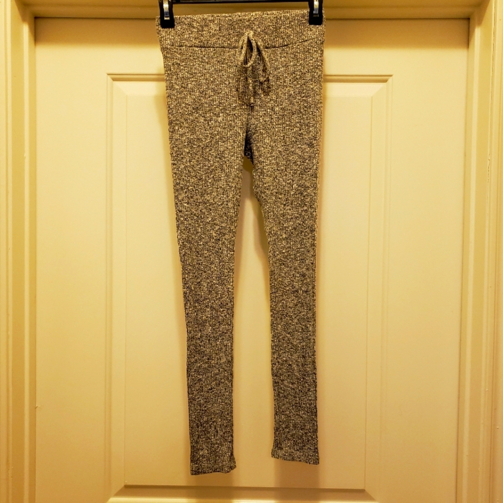 - Fashion Nova leggings